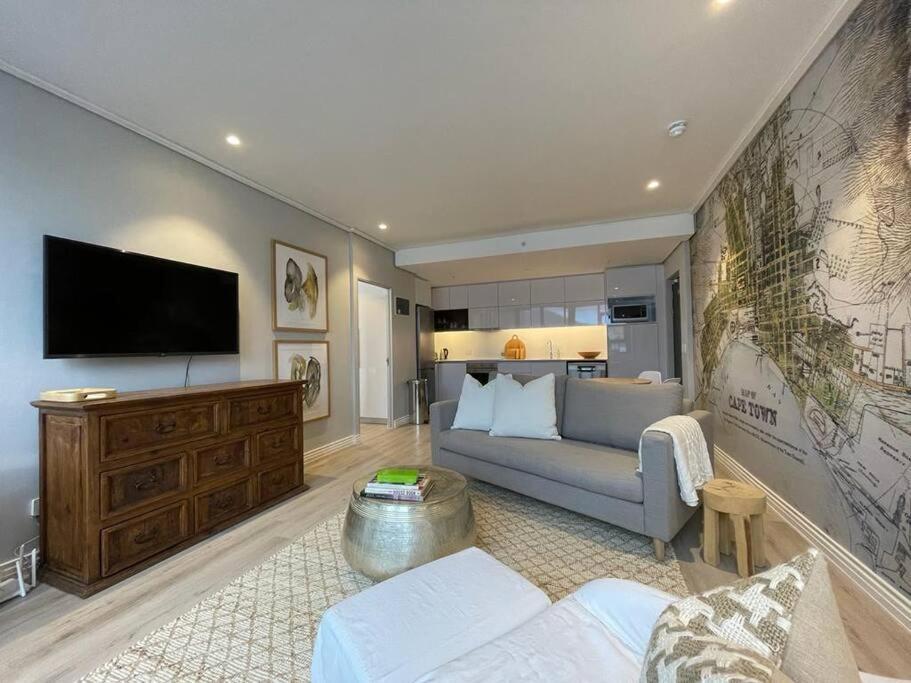 Luxurious 1 Bedroom Apartment *