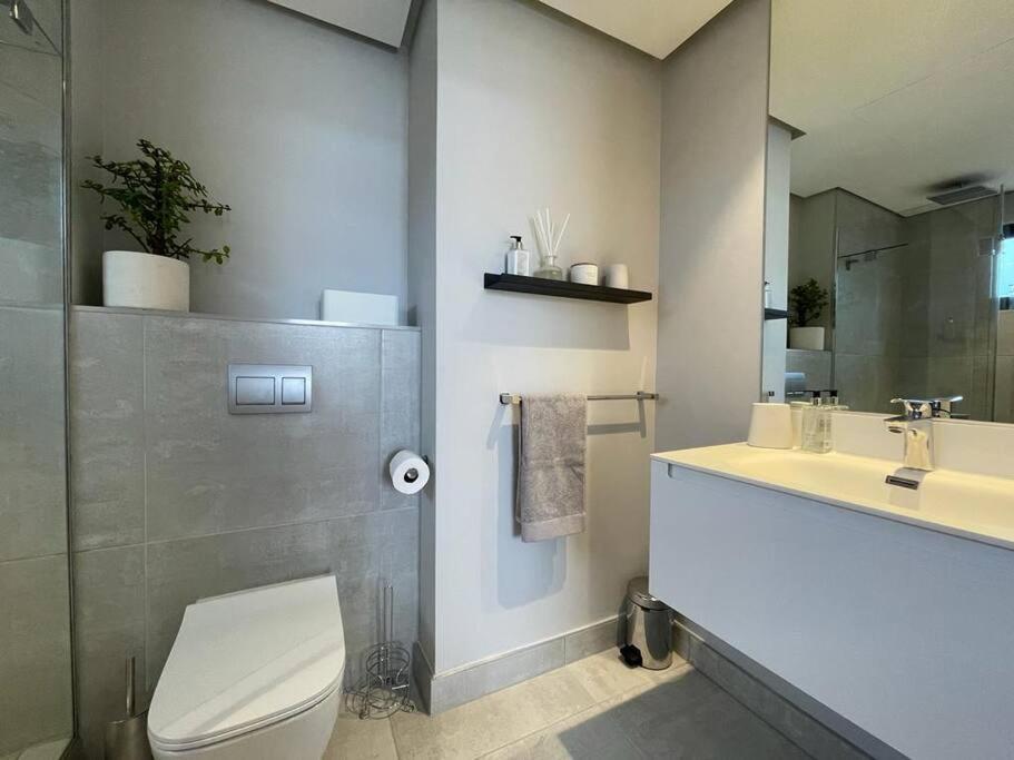 Apartment Luxurious 1 Bedroom *